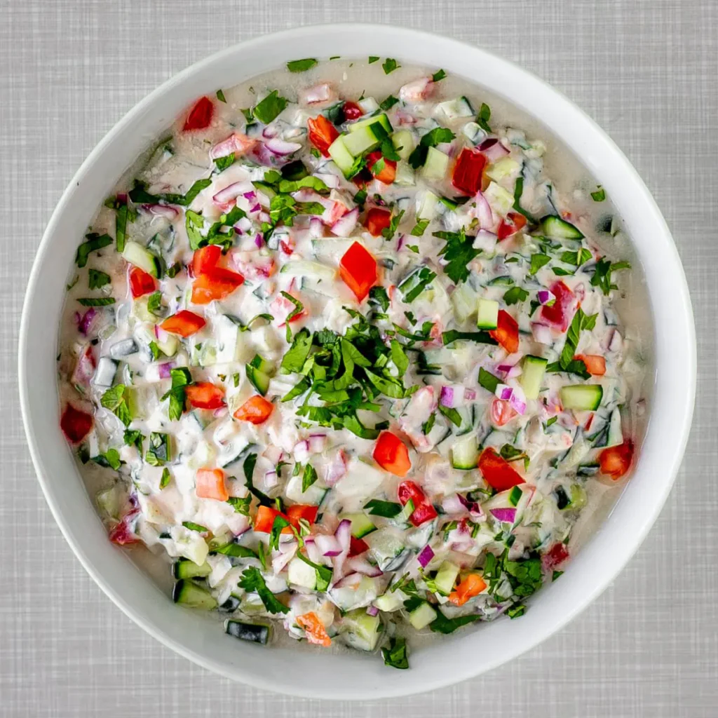 raita mit gurken tomaten zwiebel vegan mixed veg raita cucumber tomato onion mint plantbasedredhead 1x1